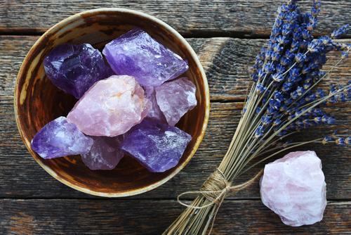 Saiba como os cristais e suas cores podem auxiliar na sua saúde
