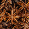 Macro closeup, vista superior em anis-estrelado de especiarias perfumadas, formato horizontal.