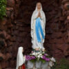 Estátua de Nossa Senhora de Lourdes Virgem Maria, na Tailândia.