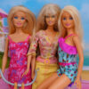 três bonecas barbie