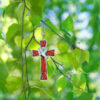 imagem do divino espírito santo em meio a folhas verdes
