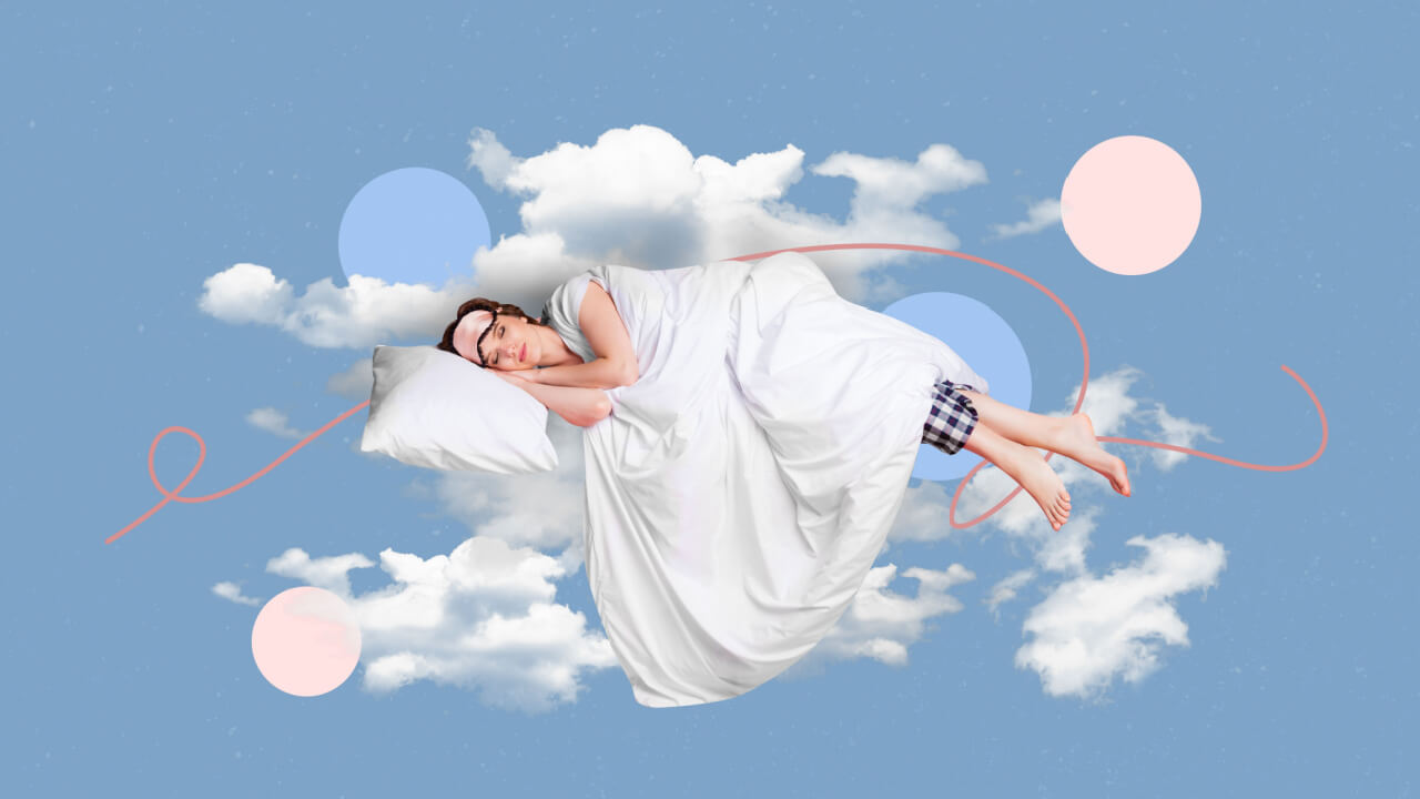 Mulher dormindo confortavelmente, sonhando, com nuvens no céu, voando sobre um fundo azul.