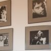 parede branca com quatros retratos do cantor cazuza