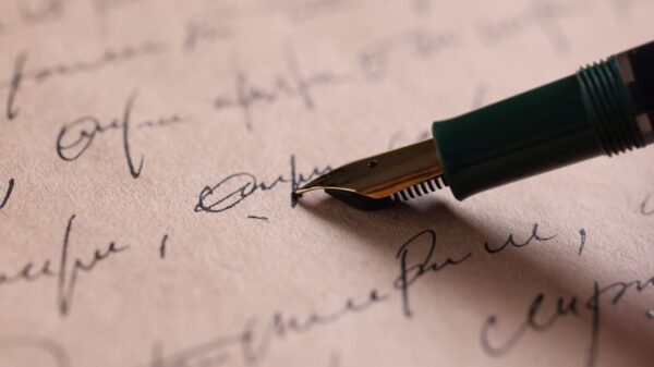 fotografia de uma carta sendo escrita