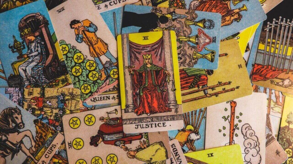 cartas de tarot ocupam toda a imagem