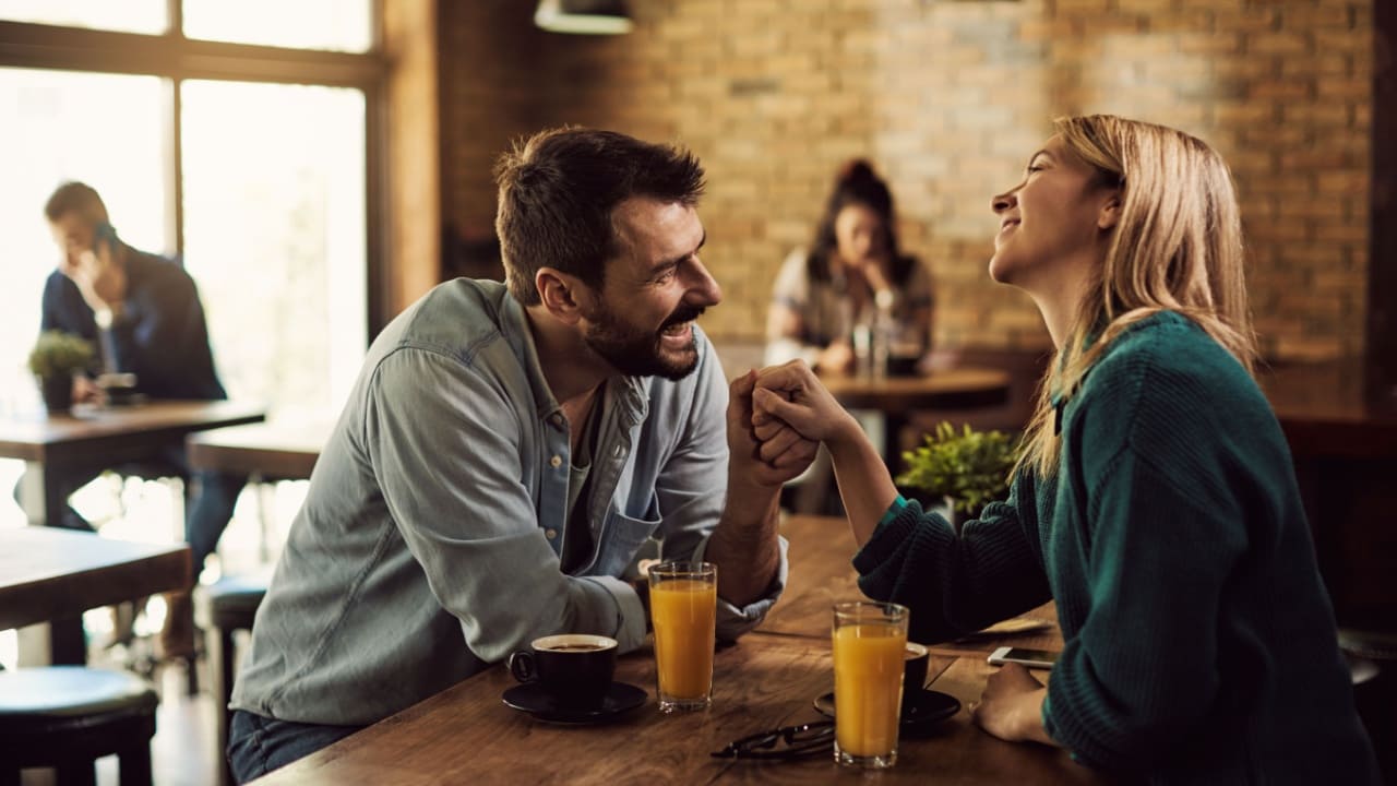 4 banhos para atrair um novo amor, fortalecer um relacionamento ou aumentar seu poder de sedução para conquistar a pessoa amada.