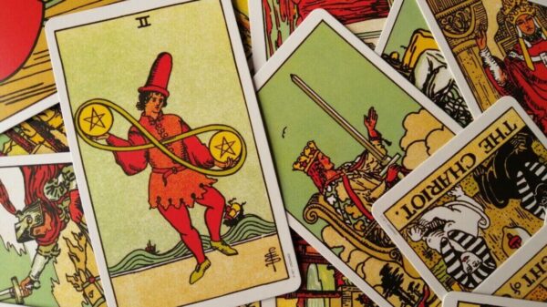 imagem preenchida por cartas de tarot